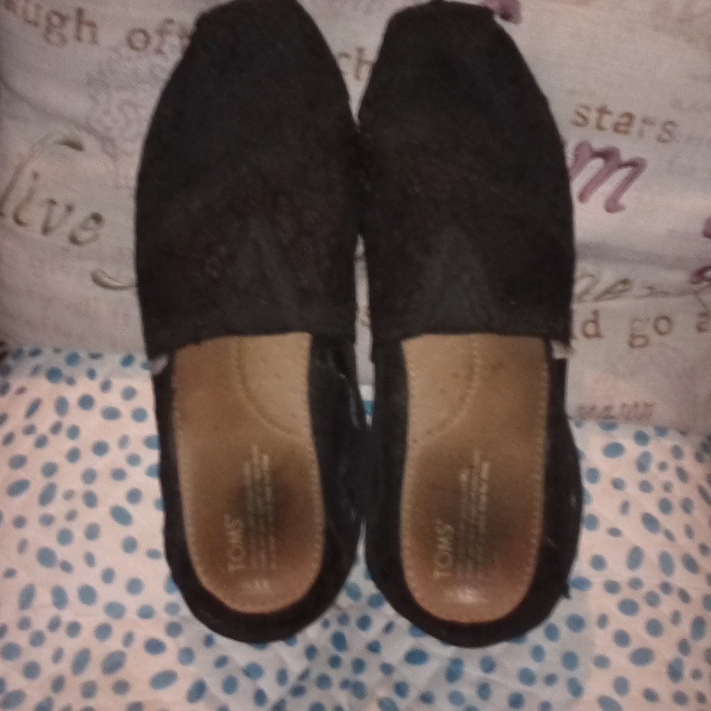 Toms black lace EUC!!